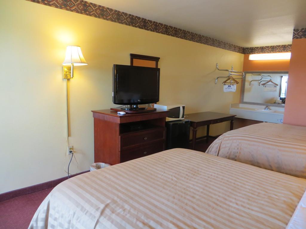 Americas Best Value Inn Ozark Esterno foto
