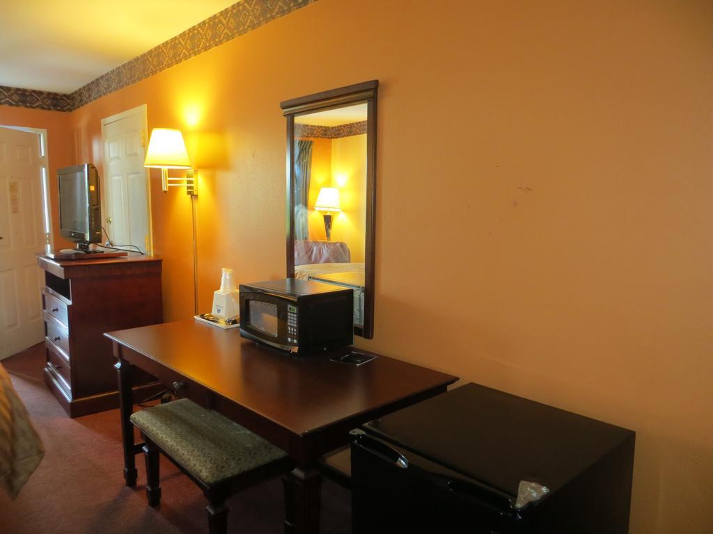 Americas Best Value Inn Ozark Esterno foto