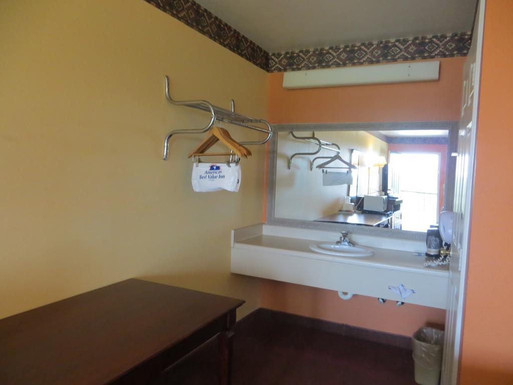 Americas Best Value Inn Ozark Esterno foto