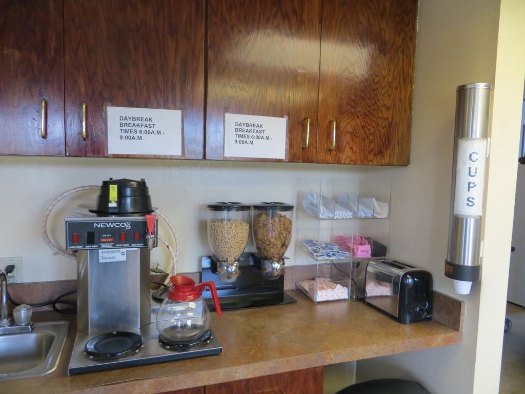 Americas Best Value Inn Ozark Esterno foto