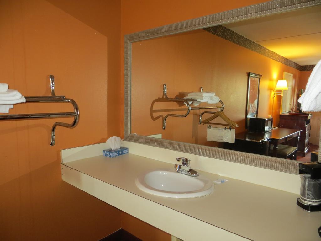Americas Best Value Inn Ozark Esterno foto